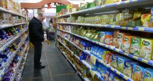 zzzznacp2 
NOTICIAS ARGENTINAS
BAIRES, NOVIEMBRE 7:(ARCHIVO) La inflación superó en octubre la
barrera del 2 por ciento impulsada por los fuertes aumentos
registrados en los precios de los alimentos y se prevé que cerrará
el año en el 25 por ciento real, según distintos estudios
privados.
FOTO NA: DAMIAN DOPACIO/ARCHIVOzzzz